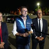 Reinhold Jost spricht in Völklingen im Saarland mit Reportern