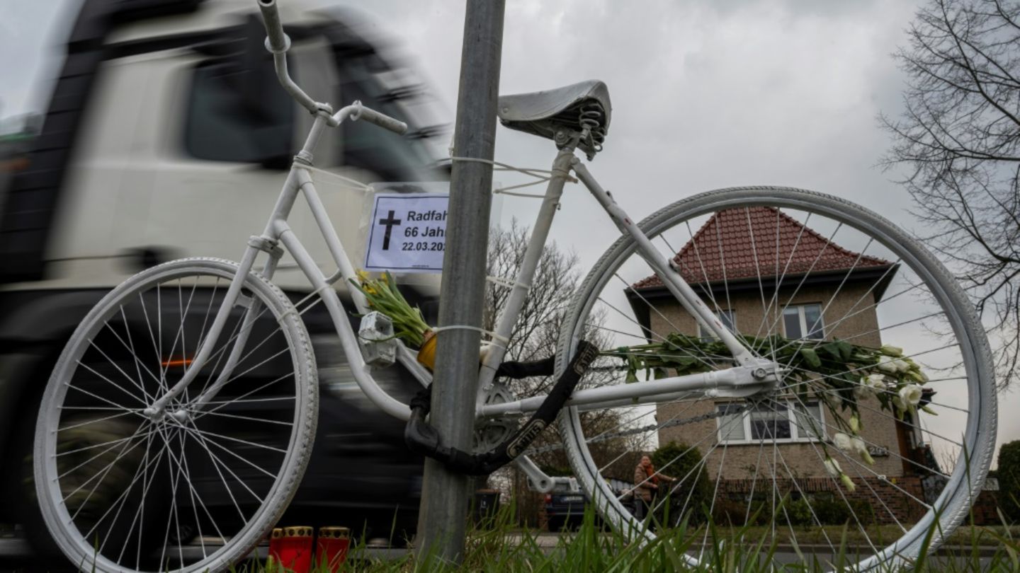 "Geisterfahrrad" erinnert an getöteten Radfahrer