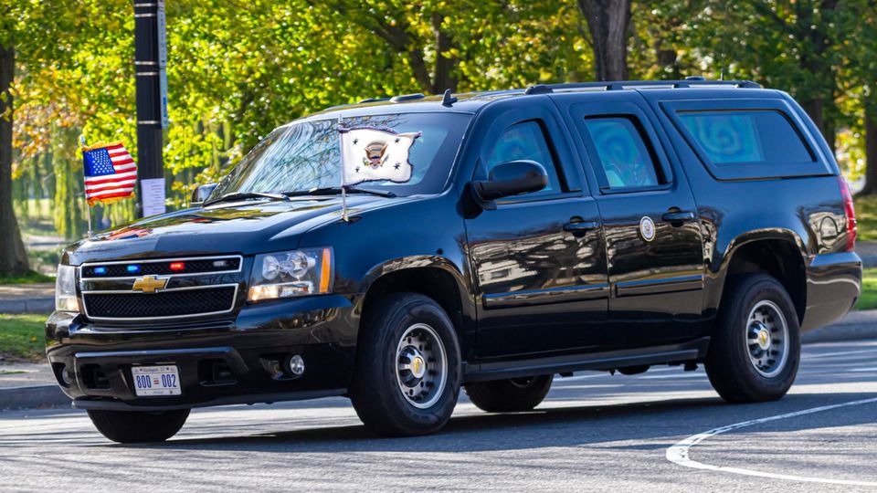 Black, heavy Chevrolet Suburban on US roads