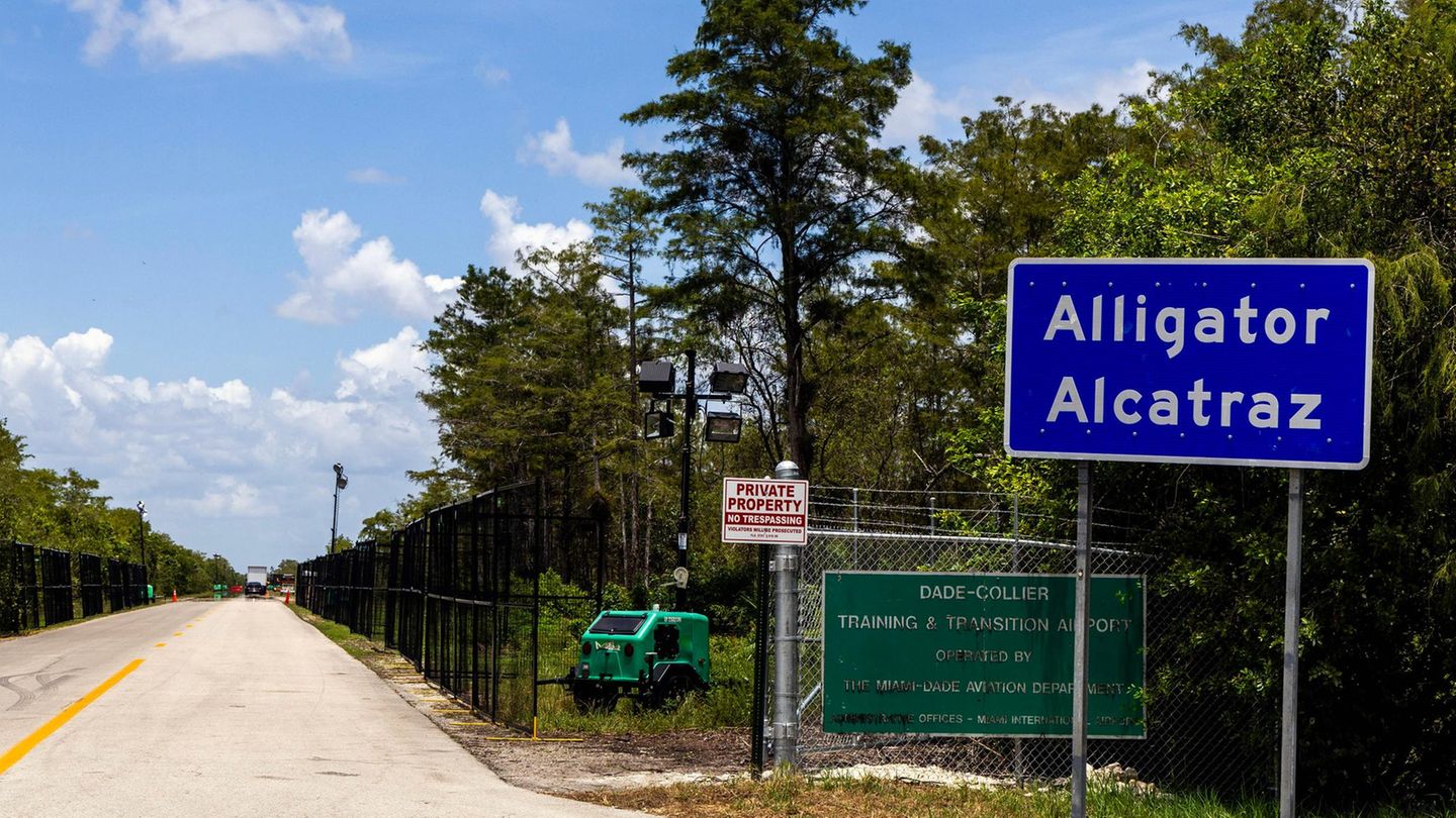 “Alligator Alcatraz”: Judge forbids new detains