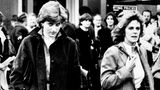Eine frühe Aufnahme von der jungen Lady Diana neben Camilla