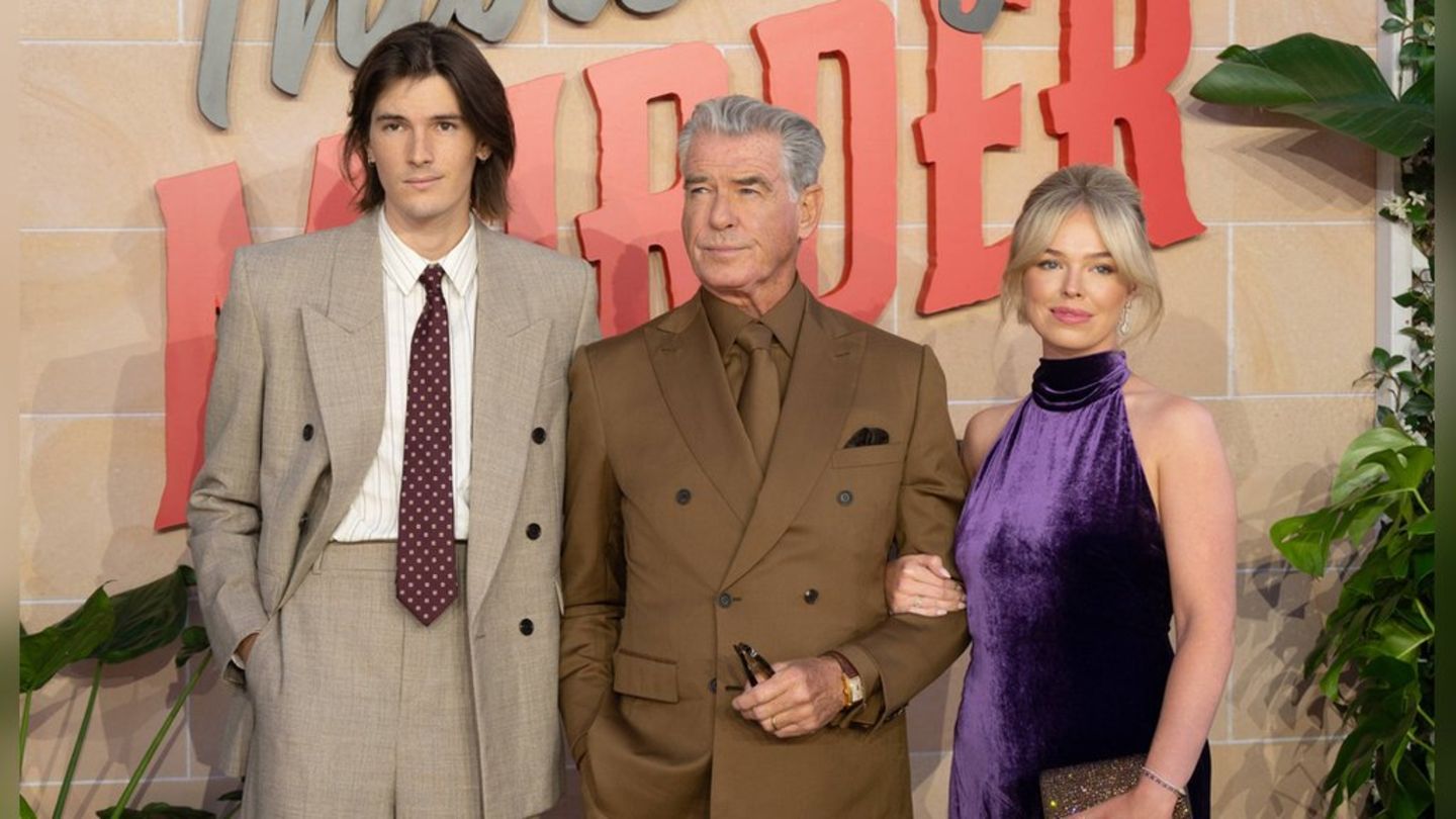 Pierce Brosnan with son and granddaughter: three generations of pure style at premiere
