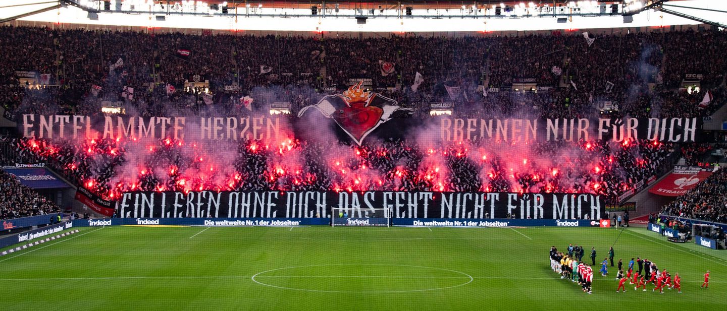 Choreo der Fans von Eintracht Frankfurt gegen VFB Stuttgart im März 2025 Choreo der Fans von Eintracht Frankfurt gegen VFB Stuttgart im März 2025
