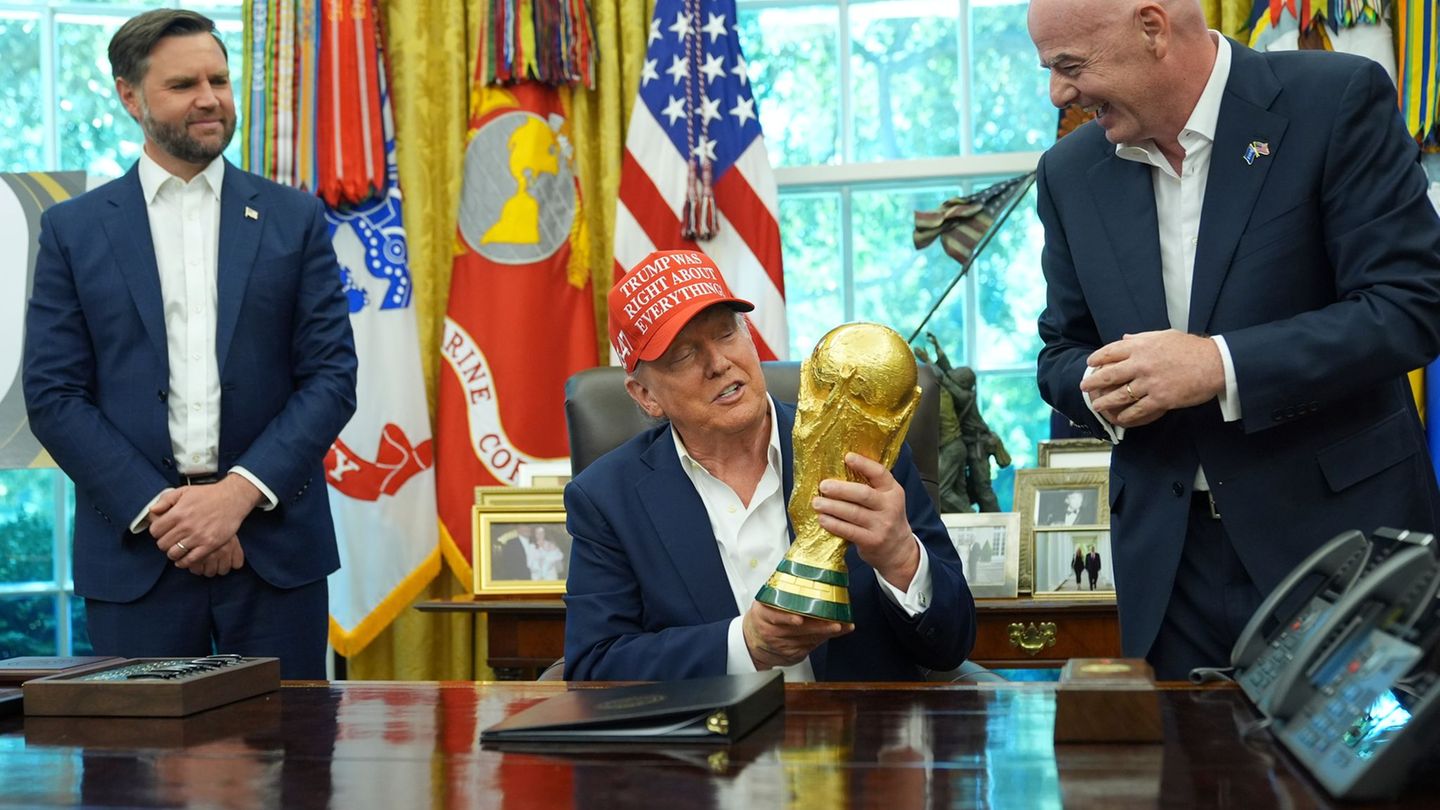 Football: World Cup draw in Washington-Trump talks about Putin visit Football: World Cup draw in Washington-Trump talks about Putin visit