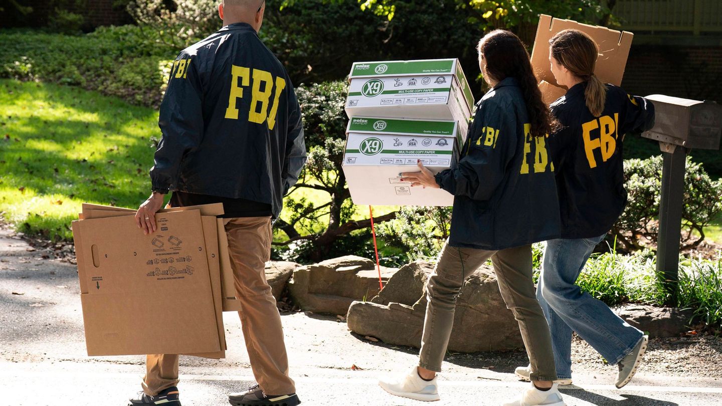 Investigations: Trump critic in sight-FBI raid at ex-consultant Bolton