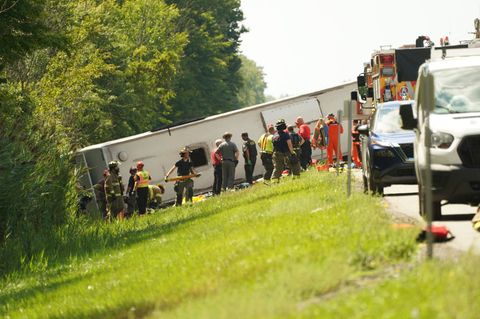 In dem Reisebus seien mehr als 50 Passagiere gewesen, darunter Frauen und Kinder, hieß es von der Polizei. Foto: Libby March/Buf