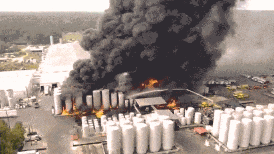 Tanks bei US-Autozulieferer brennen nach Explosion lichterloh