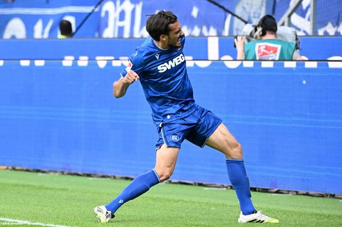 Karlsruhes Roko Simic bejubelt das 1:0. Foto: Uli Deck/dpa