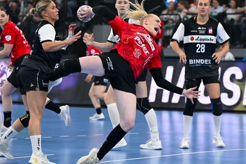 Der Thüringer HC hat zum vierten Mal den Handball-Supercup gewonnen. Foto: Sven Hoppe/dpa