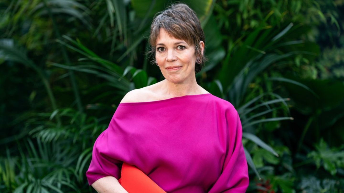 Olivia Colman: Actress hides her Oscar