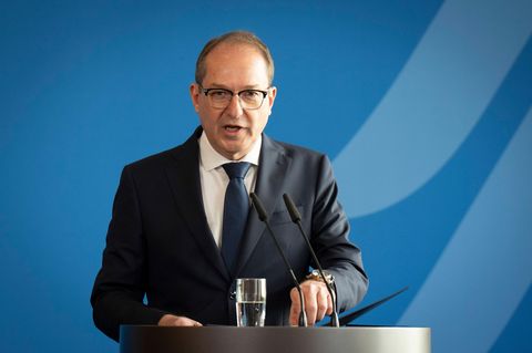 Alexander Dobrindt bei einer Pressekonferenz