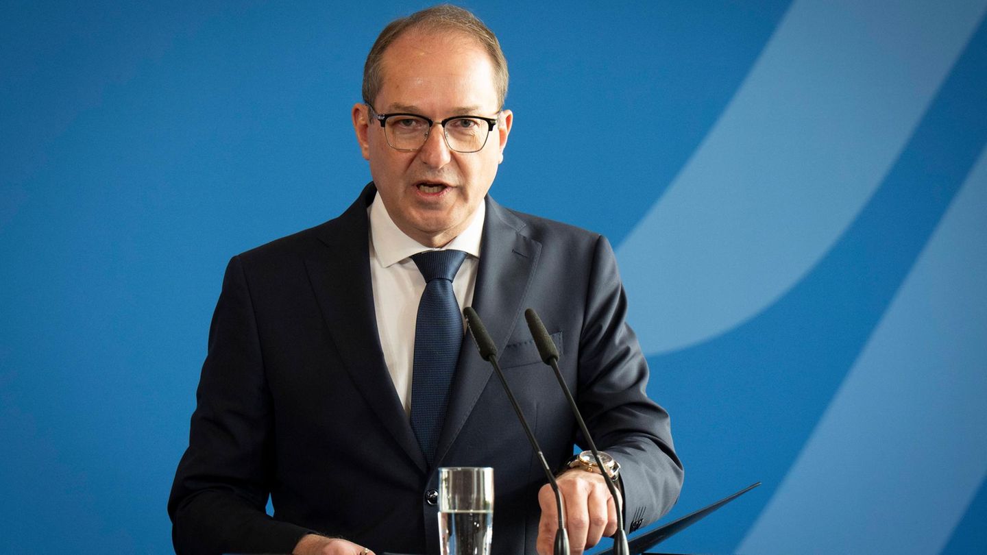 Dobrindt wants to protect self -determination law from misuse