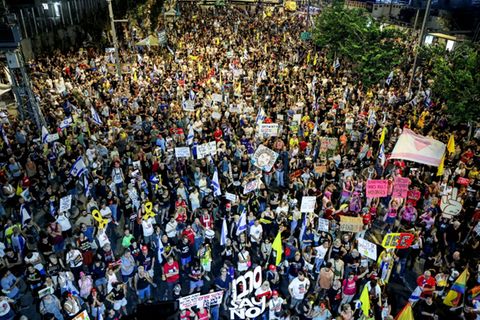 Demonstranten in Tel Aviv fordern die Freilassung der Geiseln