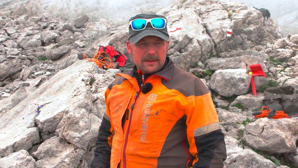 Der Berg ist ihr "Büro" – so arbeiten Wegemacher in den Schweizer Alpen Der Berg ist ihr "Büro" – so arbeiten Wegemacher in den Schweizer Alpen