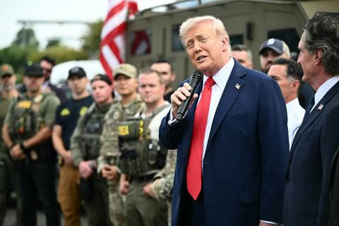 Trump spricht vor Sicherheitskräften des Bundes