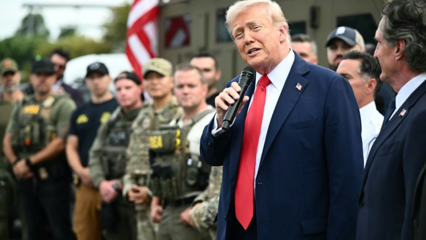 Trump spricht vor Sicherheitskräften des Bundes