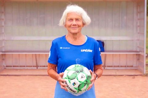 Das ist Deutschlands wohl älteste Fußballerin