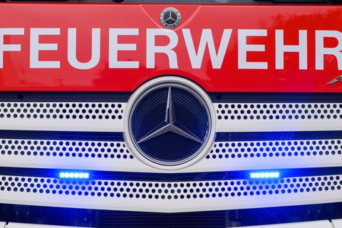 Ein Haus im Vollbrand hat die Feuerwehr in Kurtscheid in Atem gehalten. (Symbolbild) Foto: Klaus-Dietmar Gabbert/dpa