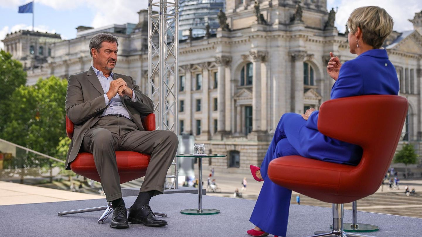 Markus Söder: Rights demonstrators try to disturb interview