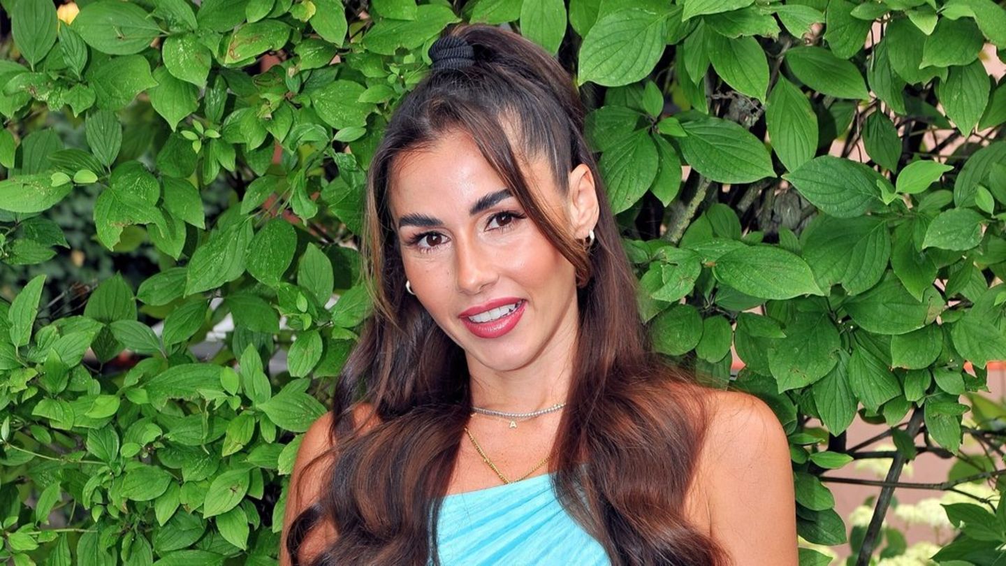Sarah Engels: Singer is important to her family feedback