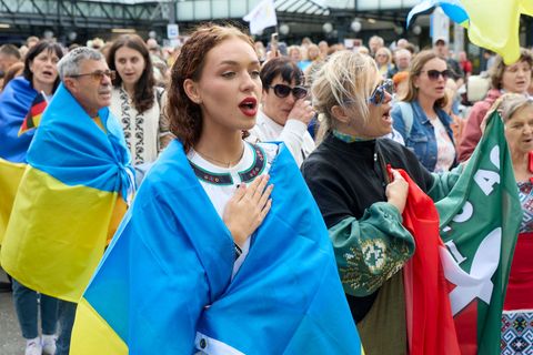 In mehreren Städten Norddeutschlands sind am Wochenende Menschen anlässlich des Unabhängigkeitstags der Ukraine auf die Straße g