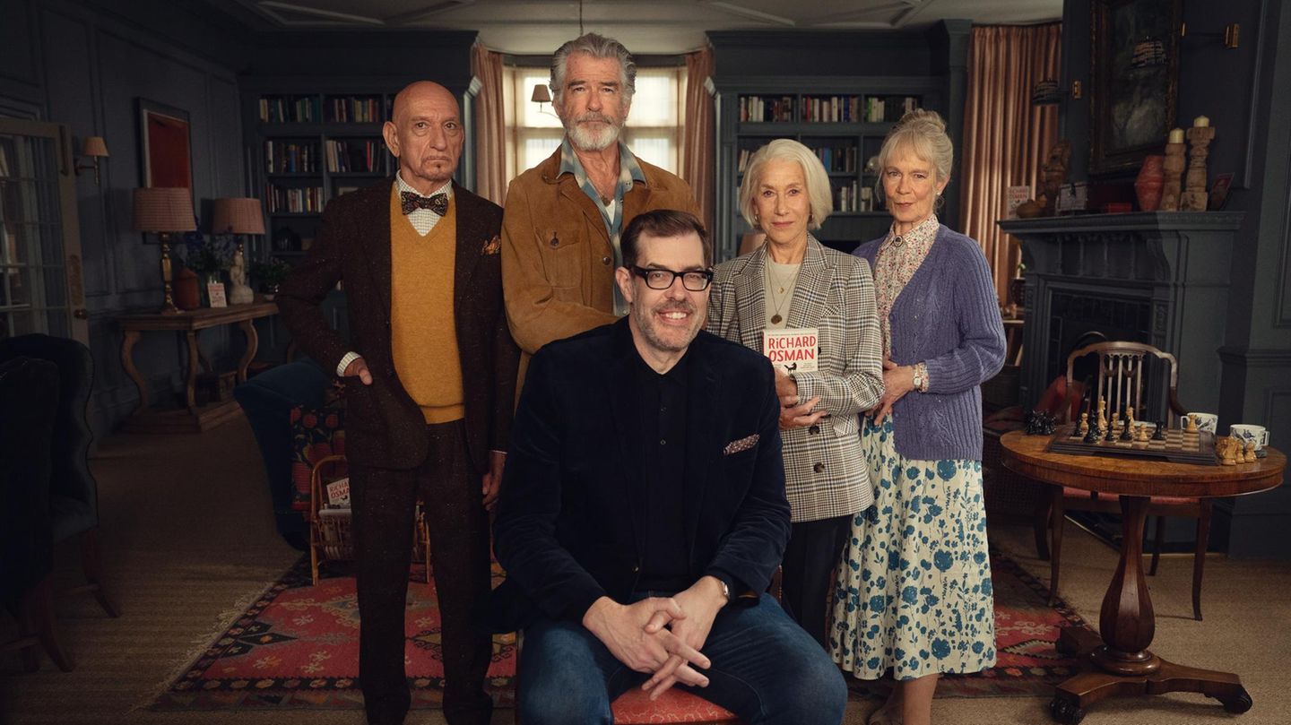 Richard Osman Helen Mirren, Ben Kingsley, Pierce Brosnan, Celia Imrie in "Der Donnerstagsmordclub"