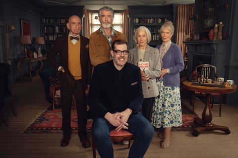 Richard Osman Helen Mirren, Ben Kingsley, Pierce Brosnan, Celia Imrie in "Der Donnerstagsmordclub"
