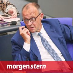 Lars Klingbeil (SPD) und Friedrich Merz (CDU) bei einem Gespräch im Bundestag