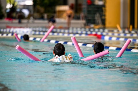 Die Schulen regelten den Schwimmunterricht in eigener Verantwortung. (Symbolbild) Foto: Jens Kalaene/dpa