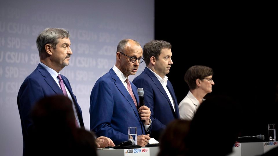 morgen|stern: Die Unterzeichnung des Koalitionsvertrags ist noch gar nicht so lange her: Anfang Mai startete die Regierung aus Union und SPD Die Unterzeichnung des Koalitionsvertrags ist noch gar nicht so lange her: Anfang Mai startete die Regierung aus Union und SPD