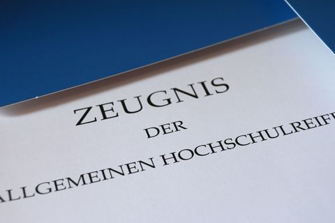 Heuer haben in Bayern nur sehr wenige Gymnasiastinnen und Gymnasiasten Abitur gemacht. (Symbolbild) Foto: Karl-Josef Hildenbrand