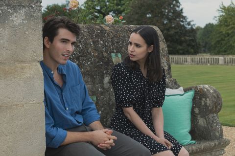 Jamie und Anna lernen sich unter turbulenten Umständen in Oxford kennen. Foto: Chris Baker/Netflix/dpa