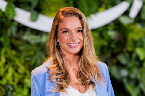 Lola Weippert lächelt in die Kamera