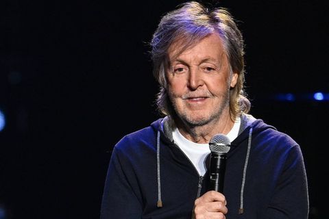 Paul McCartney wurde durch "The Beatles" weltberühmt, für die er zusammen mit John Lennon die meisten Lieder geschrieben hat.
