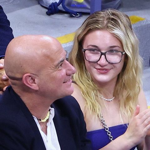 Bei den US Open verfolgten Andre und Jaz Elle Agassi am 24. August das Match von Novak Djokovic und Learner Tien.
