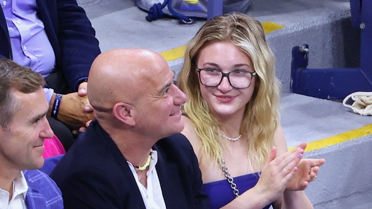 Andre Agassi: Rare appearance with his daughter