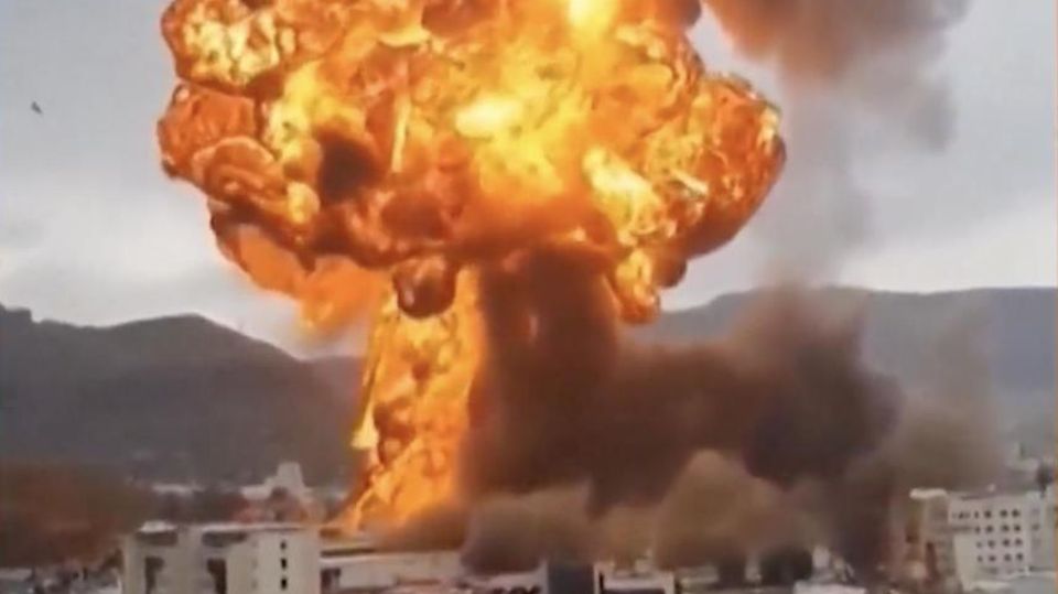 Video zeigt massiven israelischen Angriff auf Jemens Haupstadt Sanaa
