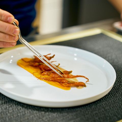 Anrichten im Sternerestaurant La Vie.