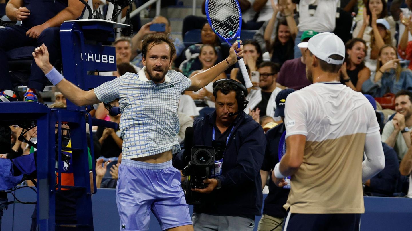 Us Open: Photographer disturbs match ball – then there is pure chaos (video)
