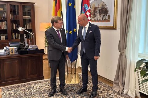 Außenminister Johann Wadephul (CDU) wird von seinem kroatischen Kollegen Gordan Grlic Radman in der Hauptstadt Zagreb zum Antrit