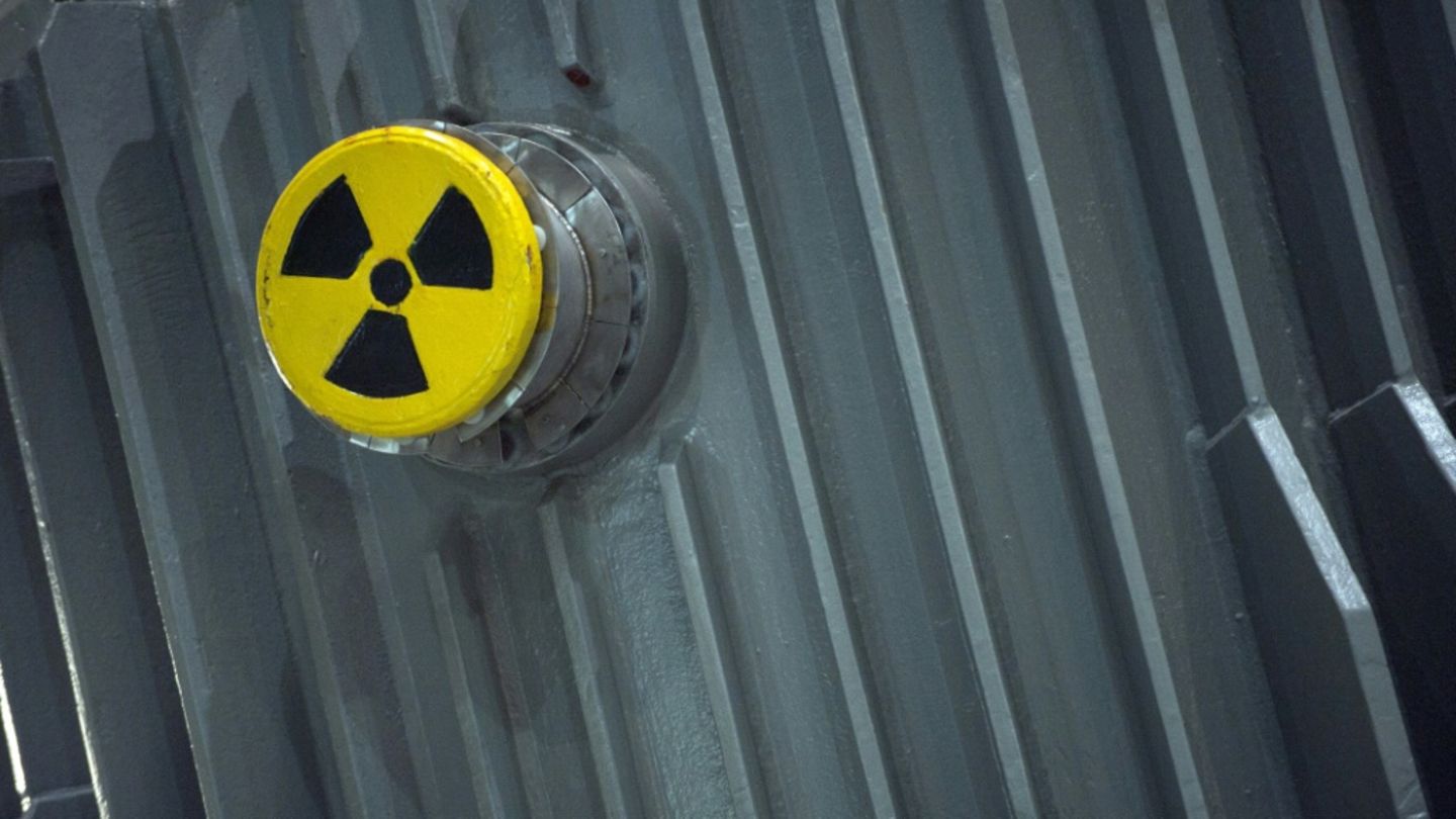 Zeichen auf Castorbehälter mit Atommüll