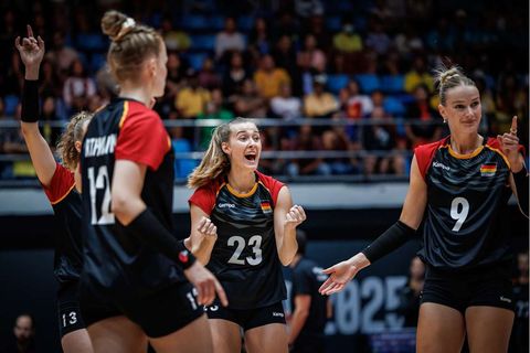 Die deutschen Volleyballerinnen feierten einen souveränen Sieg. Foto: ---/volleyballworld/dpa