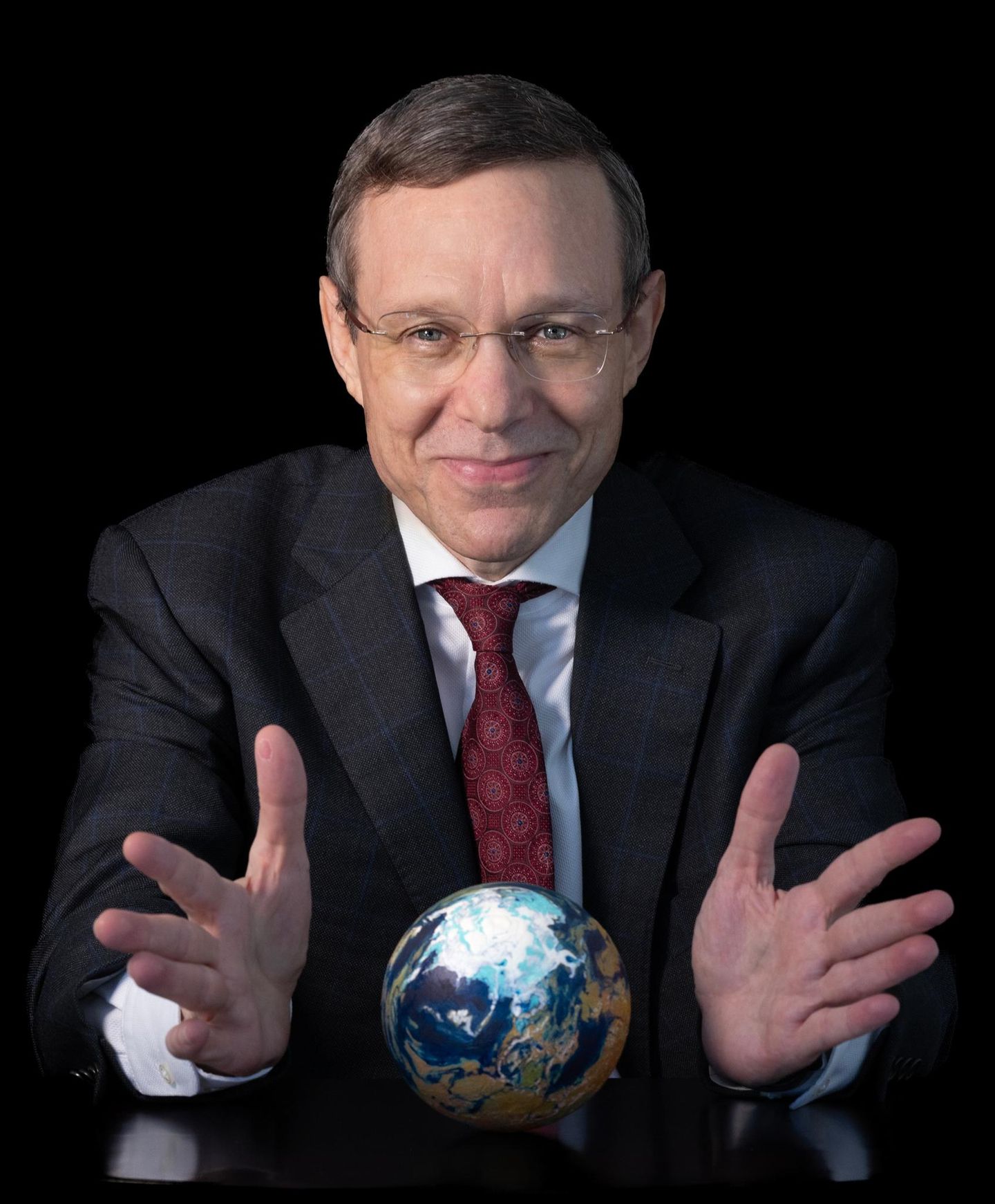 Gibt es Aliens? Astrophysiker Avi Loeb im Portrait-Bild