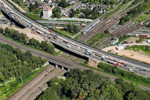 Erneut Sperrung am "Spaghetti-Knoten" - dem Autobahnkreuz Kaiserberg. (Archivfoto) Foto: Christoph Reichwein/dpa