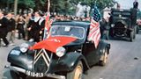 Ein Auto fährt durch Paris, 1944