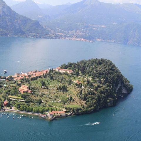Eine Luftaufnahme vom Comer See in Italien