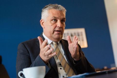 Brandenburgs Polizeipräsident zeigt sich aufgeschlossen bei der Anwendung von KI auch zur Strafverfolgung. Foto: Christophe Gate