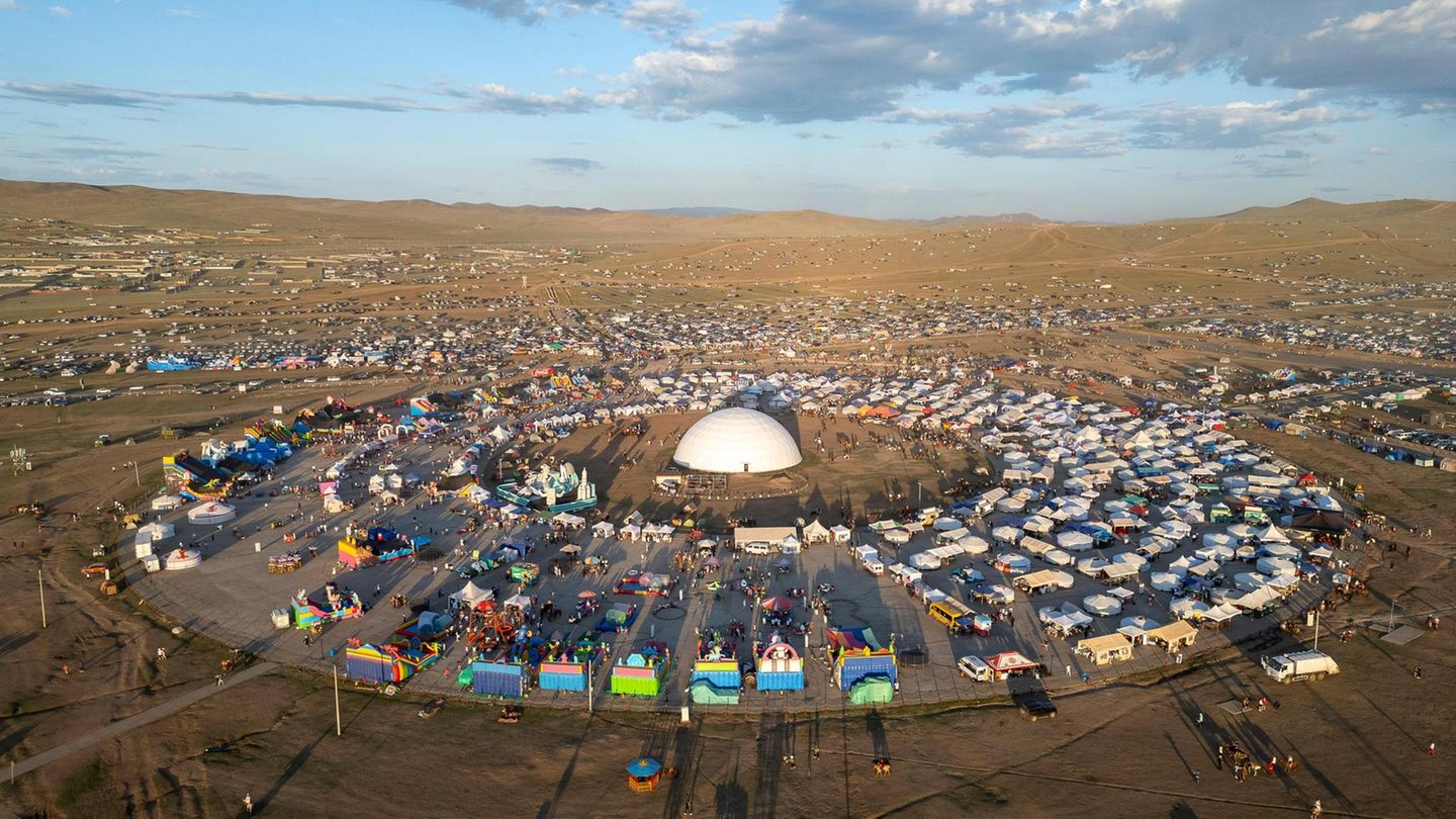 Mongolei: Wettkampf-Stadt während Naadam aus der Vogelperspektive