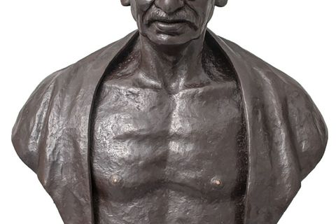 Die Brille einer Gandhi-Büste aus Bronze wurde in Berlin gestohlen Foto: --/Polizei Berlin/dpa