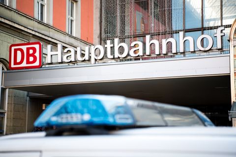 Der Alarm löste einen nächtlichen Einsatz von Bundespolizei und Feuerwehr am Hauptbahnhof aus. (Archivbild) Foto: Matthias Balk/